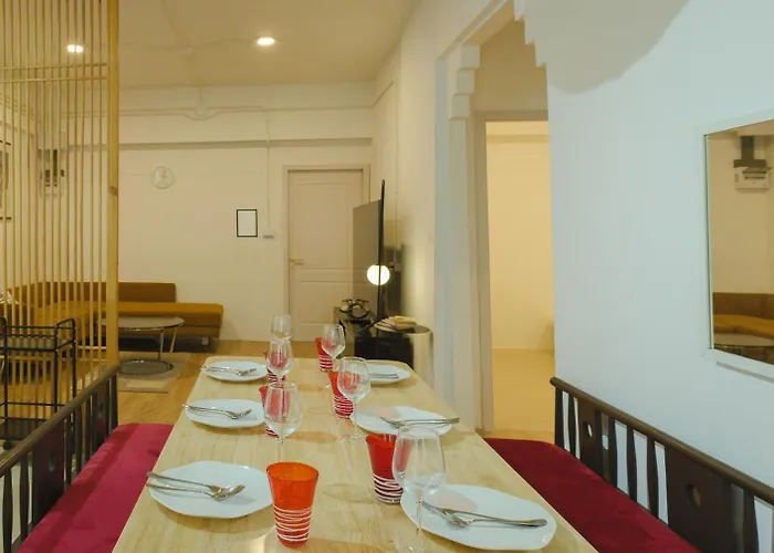 2 Bedroom Sleeps6 I Center Silom Appartement