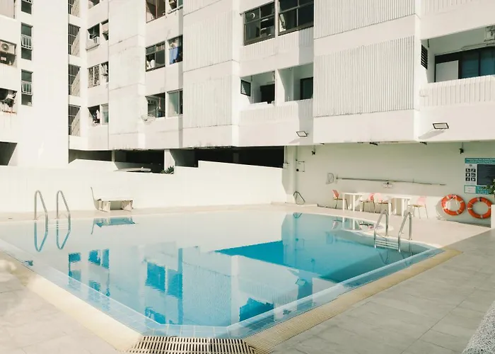 2 Bedroom Sleeps6 I Center Silom Appartement *