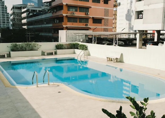 2 Bedroom Sleeps6 I Center Silom Appartement *