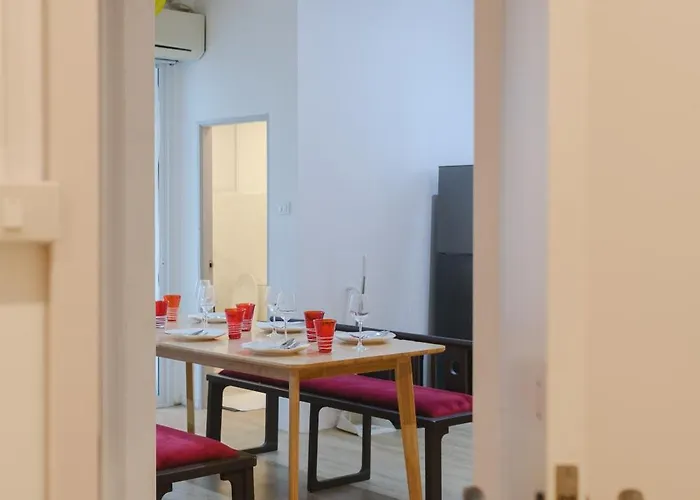 2 Bedroom Sleeps6 I Center Silom *